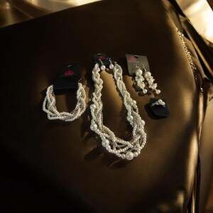Paparazzi 4-piece set. Fiercely 5th Avenue - March 2021. Pearl and Silver Twiste